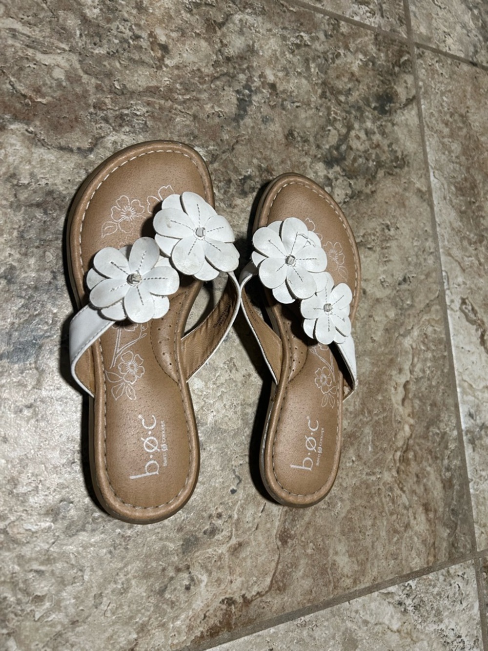 b.o.c. White Floral Applique Slide Sandals